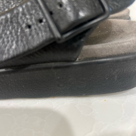 SAS Black Leather Buckle Sandals 8.5 N - Picture 2 of 7